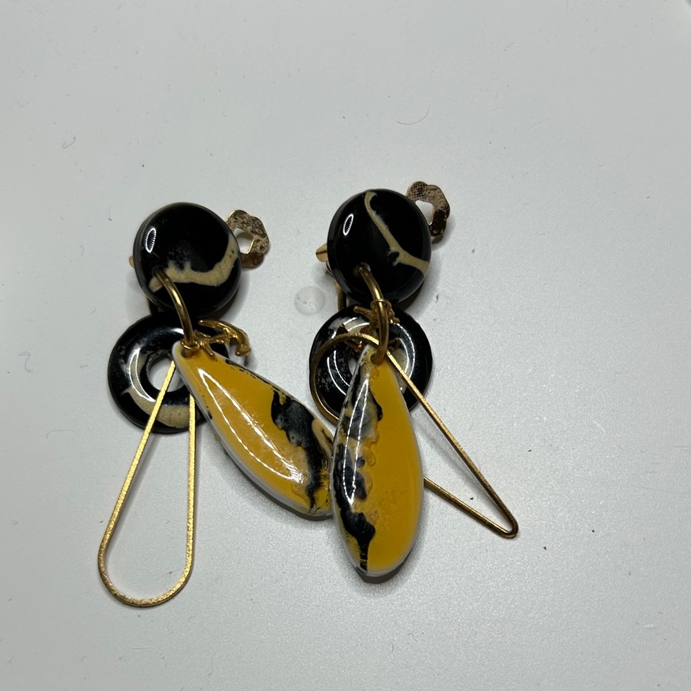 1989s Jorgel Abstract Black and Yellow Clip on Earrings
